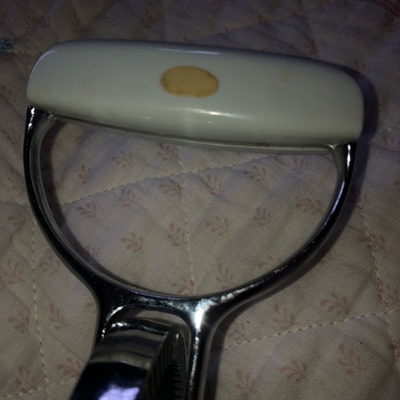 Vintage Hand Mixer with White Handles - farmhouse ready - off the grid- camping - Picture 3 of 8